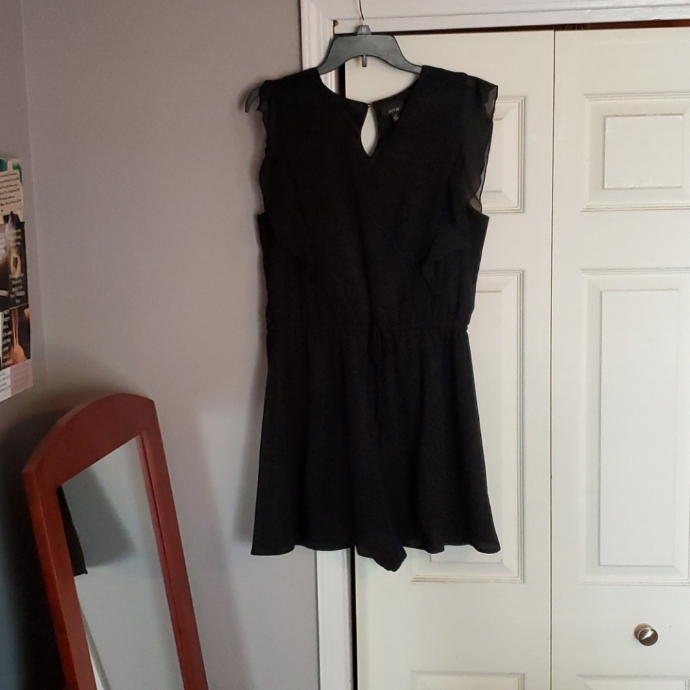 Short ruffle accent V neck romper
